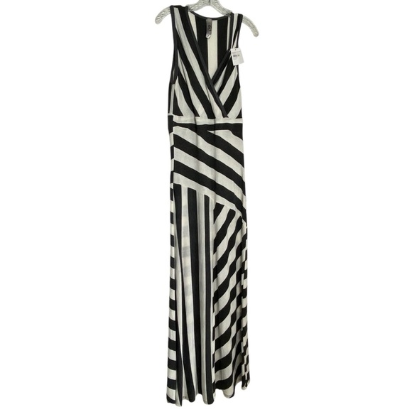 GO COUTURE by Nordstroms Grey/white striped, SLIMMING,soft,V-neck Maxi-size XL - Picture 4 of 6